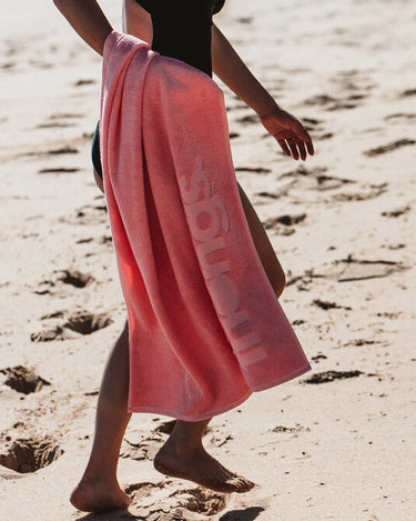 Thongs-Australia-Beach-Towel-Salty-Pink-Beach-Essentials